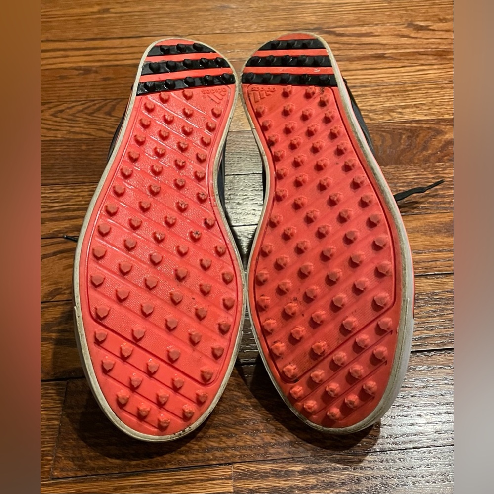Adidas women’s golf shoes. Like new. Size 7.5 - Picture 4 of 7